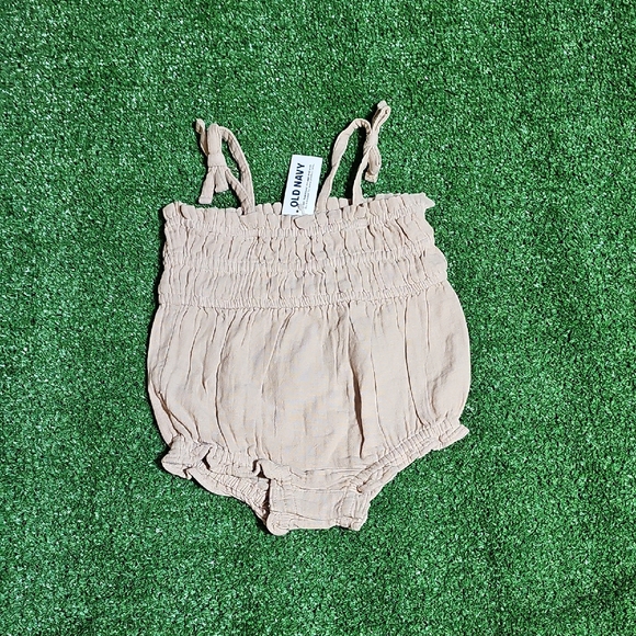 Old Navy Light Pink Baby Romper - Picture 1 of 1